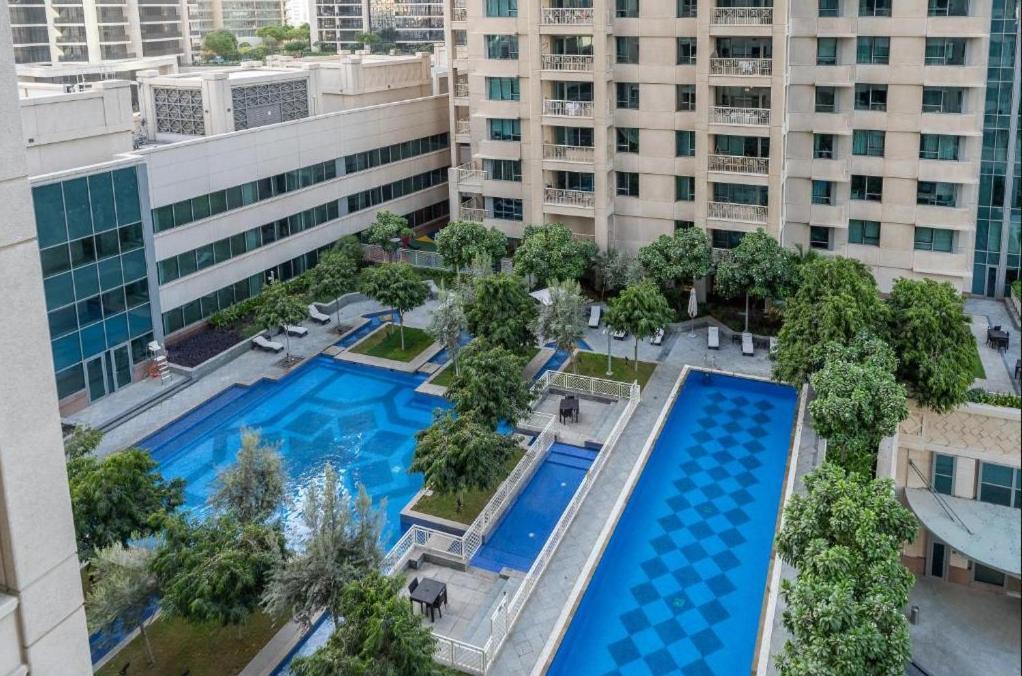 Lavish 2 Bedroom I Burj Khalifa & Fountain Views I Free Gym, Pool, Parking, Wi-fi And Ps5 I By Skyline Serenity * دبي