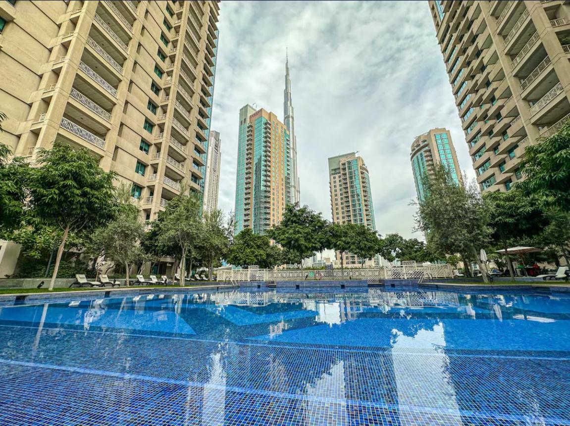 شقة Lavish 2 Bedroom I Burj Khalifa & Fountain Views I Free Gym, Pool, Parking, Wi-fi And Ps5 I By Skyline Serenity دبي