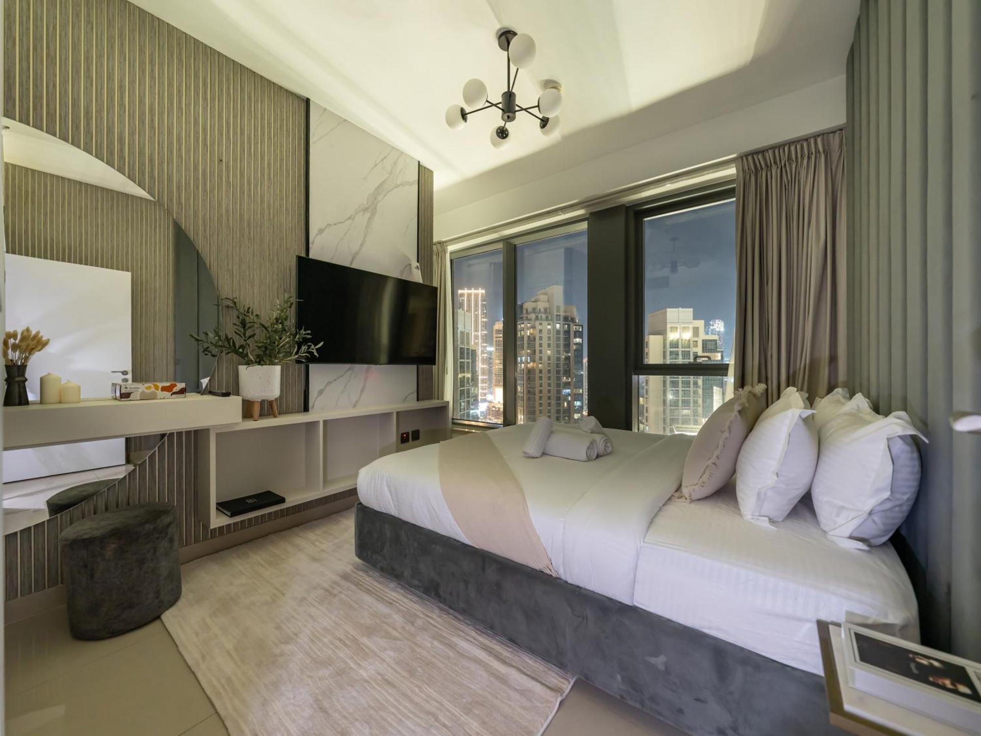 Lavish 2 Bedroom I Burj Khalifa & Fountain Views I Free Gym, Pool, Parking, Wi-fi And Ps5 I By Skyline Serenity شقة دبي