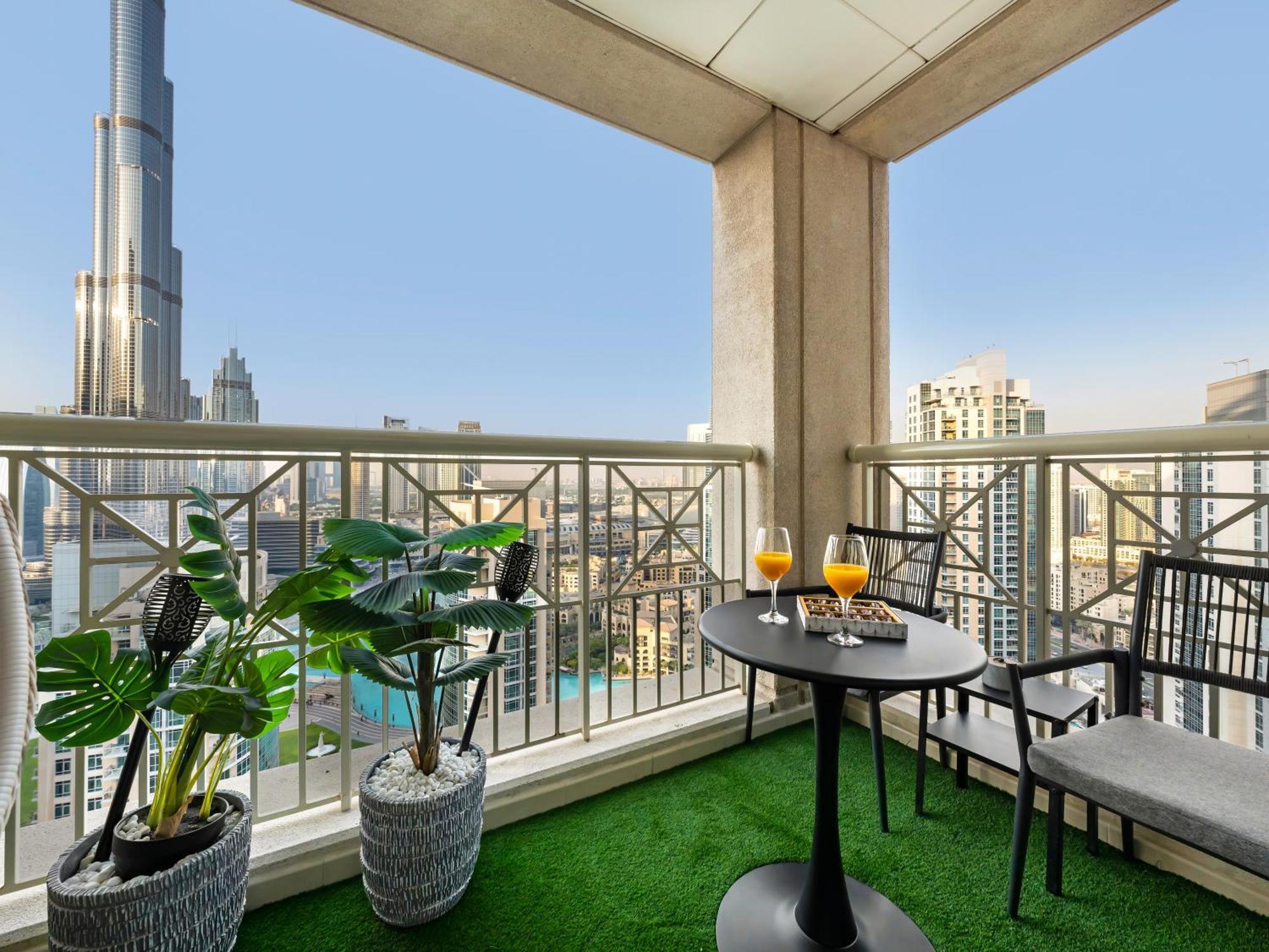 Lavish 2 Bedroom I Burj Khalifa & Fountain Views I Free Gym, Pool, Parking, Wi-fi And Ps5 I By Skyline Serenity شقة دبي