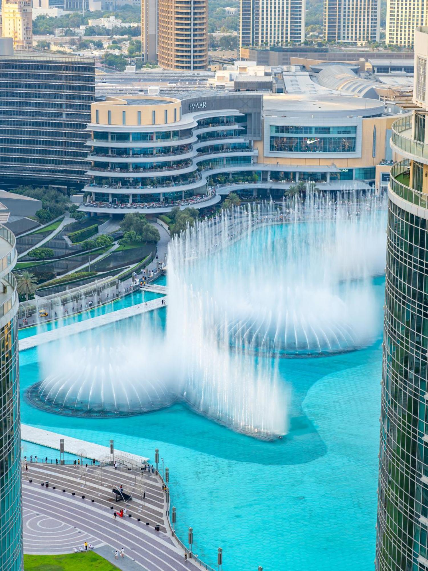 شقة Lavish 2 Bedroom I Burj Khalifa & Fountain Views I Free Gym, Pool, Parking, Wi-fi And Ps5 I By Skyline Serenity