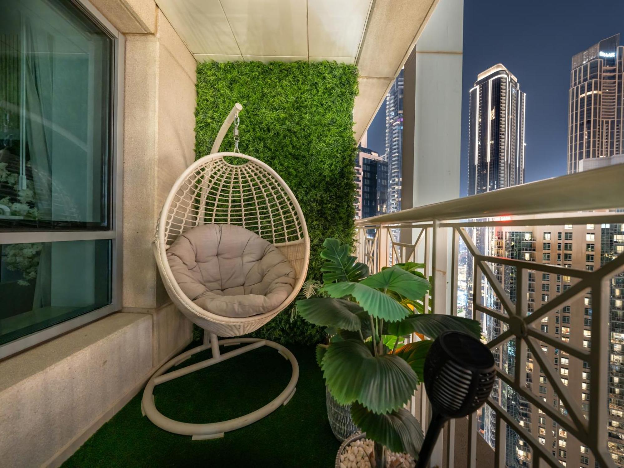 شقة Lavish 2 Bedroom I Burj Khalifa & Fountain Views I Free Gym, Pool, Parking, Wi-fi And Ps5 I By Skyline Serenity دبي
