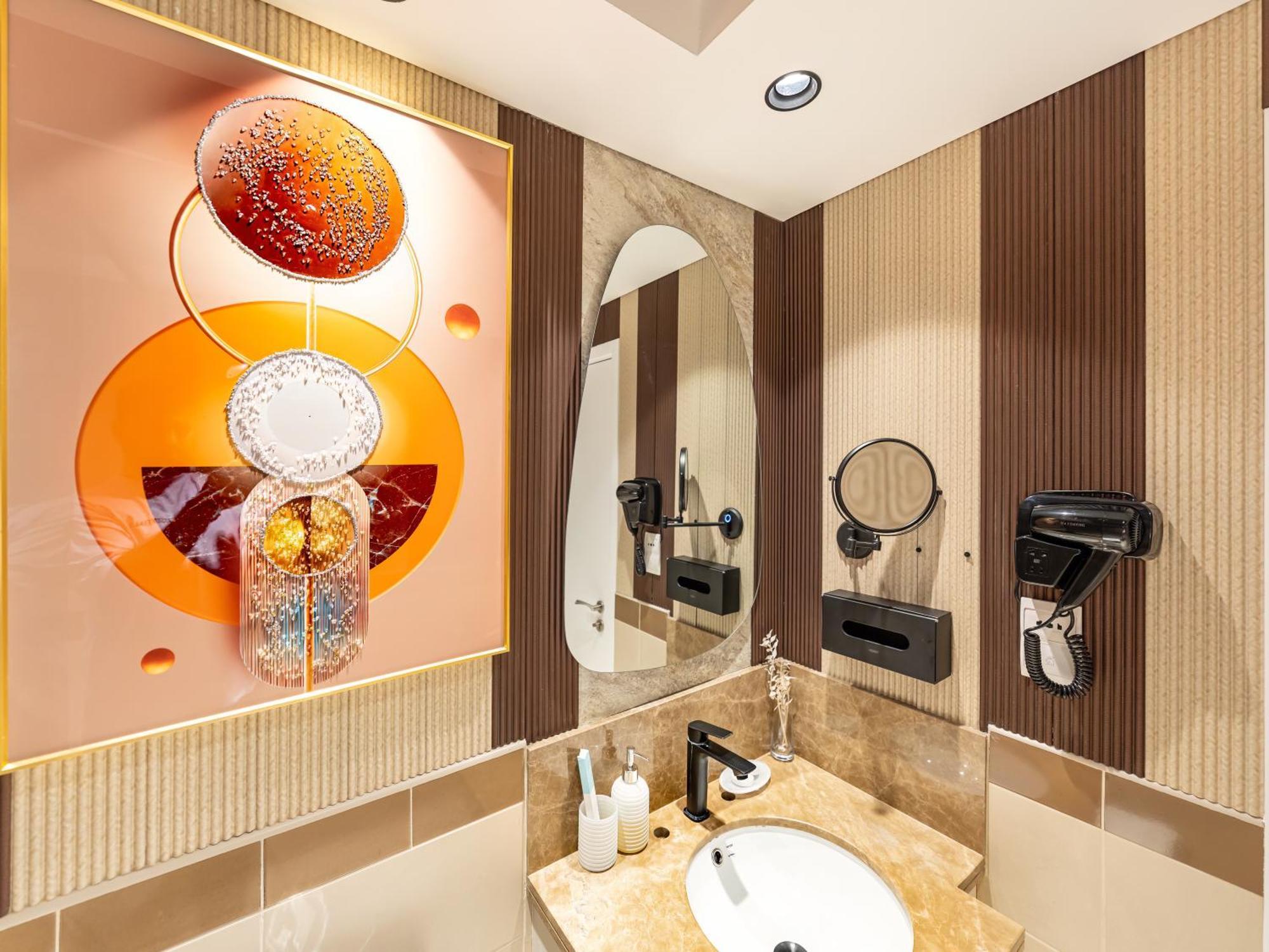 Lavish 2 Bedroom I Burj Khalifa & Fountain Views I Free Gym, Pool, Parking, Wi-fi And Ps5 I By Skyline Serenity شقة