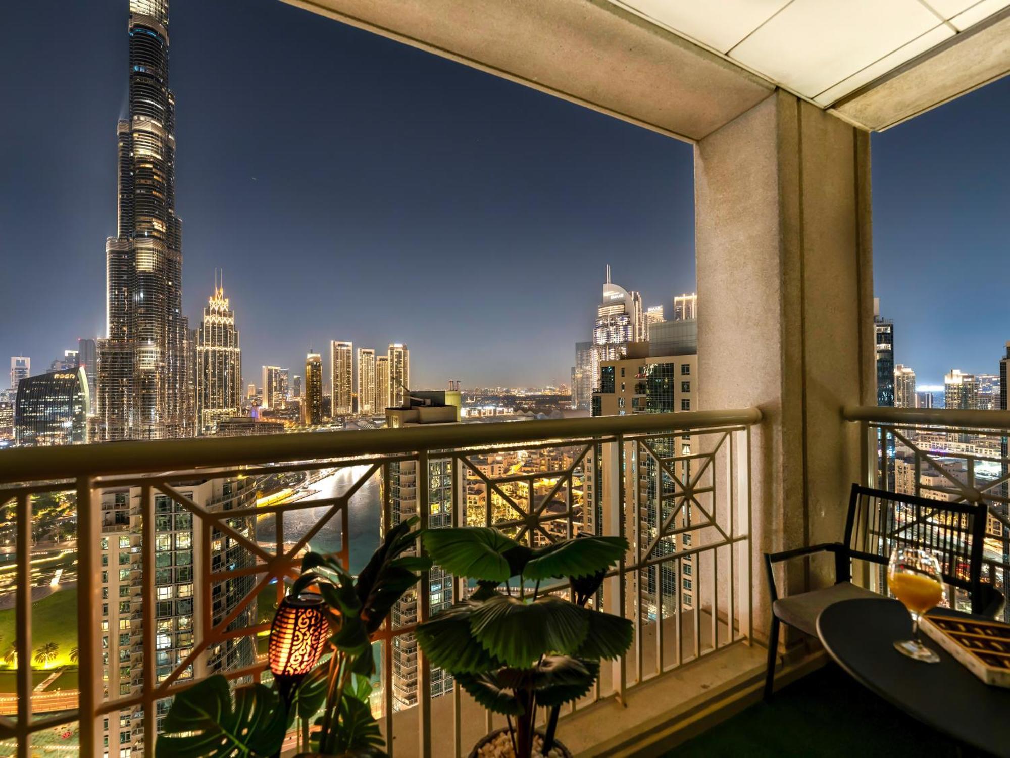 Lavish 2 Bedroom I Burj Khalifa & Fountain Views I Free Gym, Pool, Parking, Wi-fi And Ps5 I By Skyline Serenity شقة دبي