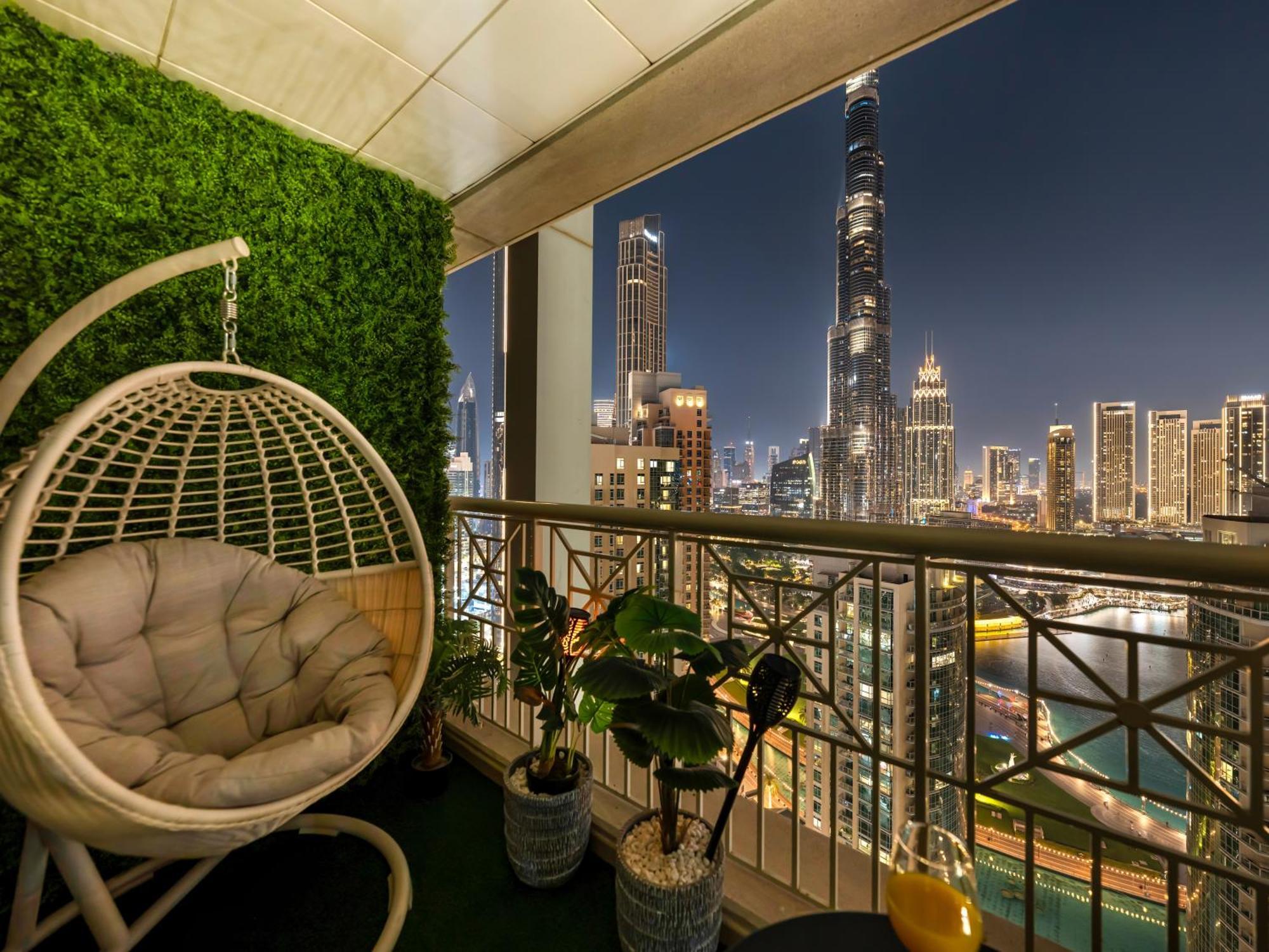 شقة Lavish 2 Bedroom I Burj Khalifa & Fountain Views I Free Gym, Pool, Parking, Wi-fi And Ps5 I By Skyline Serenity *
