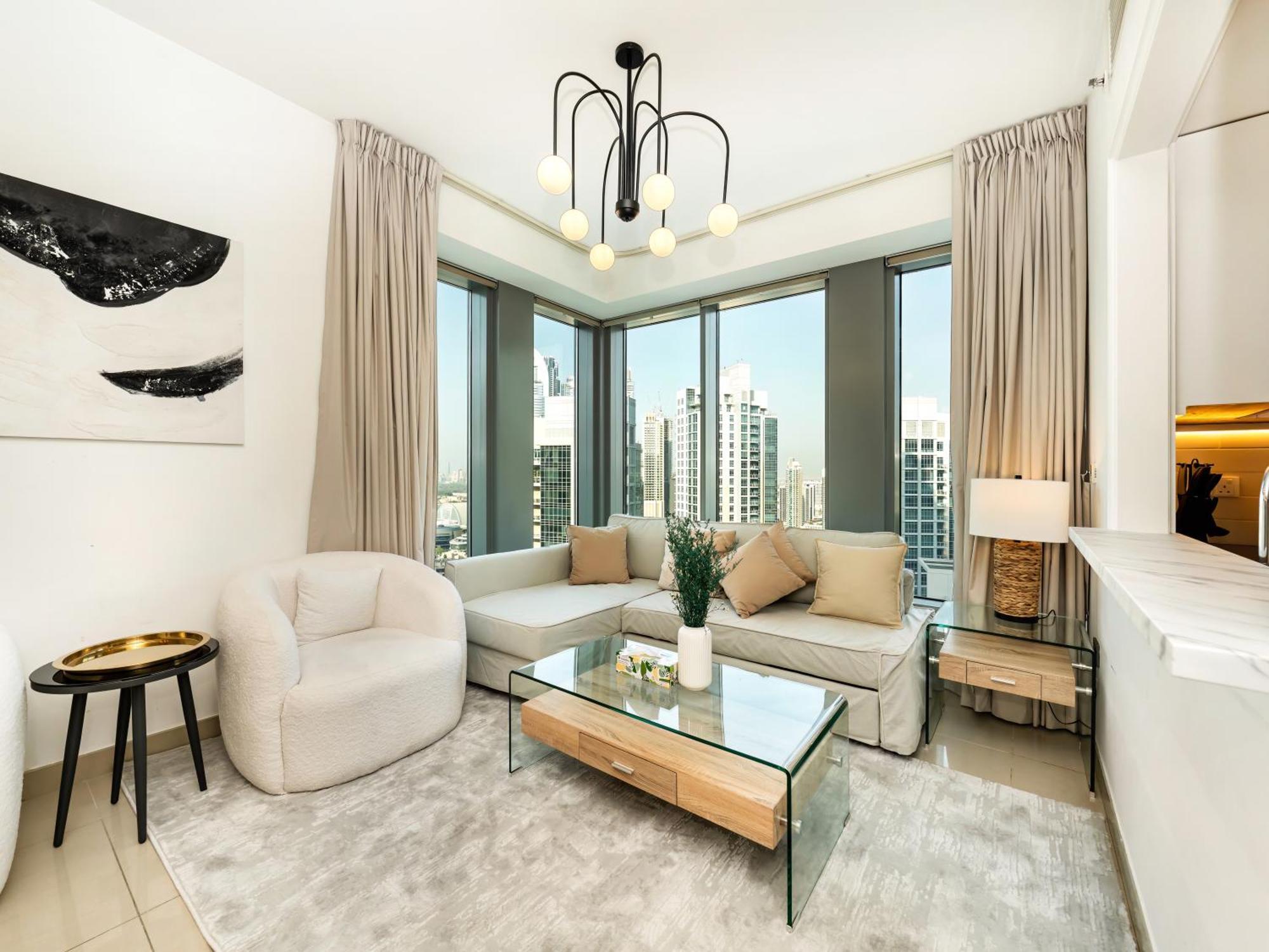Lavish 2 Bedroom I Burj Khalifa & Fountain Views I Free Gym, Pool, Parking, Wi-fi And Ps5 I By Skyline Serenity شقة *