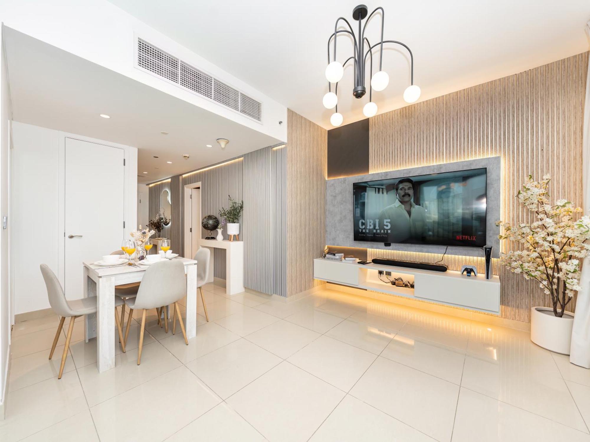 شقة Lavish 2 Bedroom I Burj Khalifa & Fountain Views I Free Gym, Pool, Parking, Wi-fi And Ps5 I By Skyline Serenity دبي