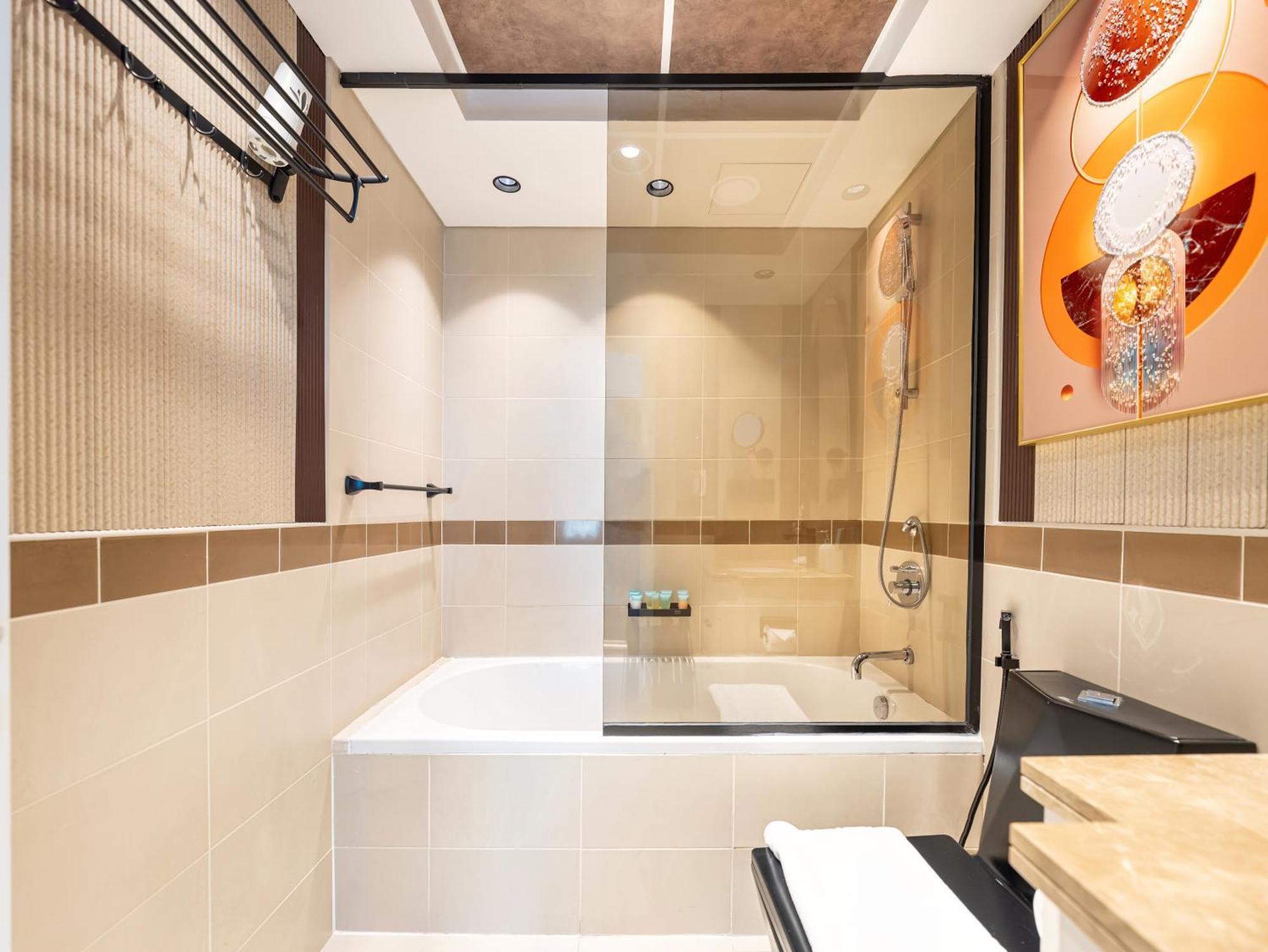 Lavish 2 Bedroom I Burj Khalifa & Fountain Views I Free Gym, Pool, Parking, Wi-fi And Ps5 I By Skyline Serenity شقة *