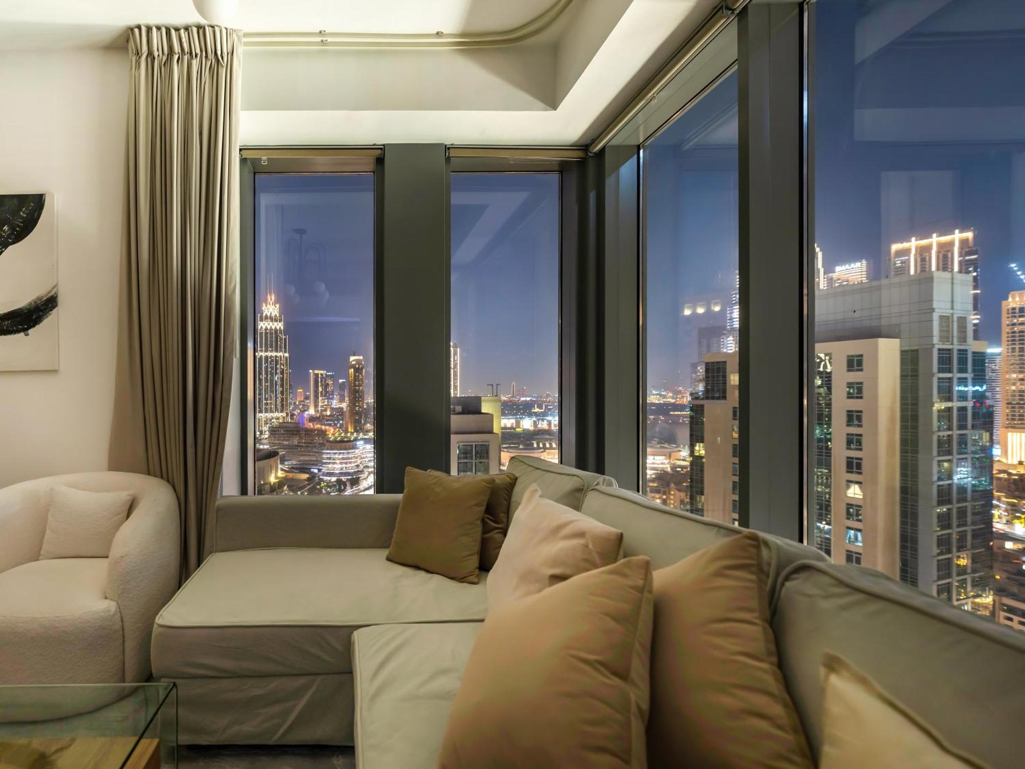 Lavish 2 Bedroom I Burj Khalifa & Fountain Views I Free Gym, Pool, Parking, Wi-fi And Ps5 I By Skyline Serenity شقة