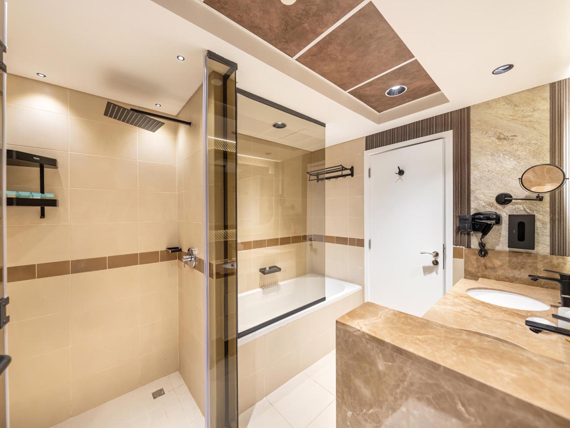 شقة Lavish 2 Bedroom I Burj Khalifa & Fountain Views I Free Gym, Pool, Parking, Wi-fi And Ps5 I By Skyline Serenity