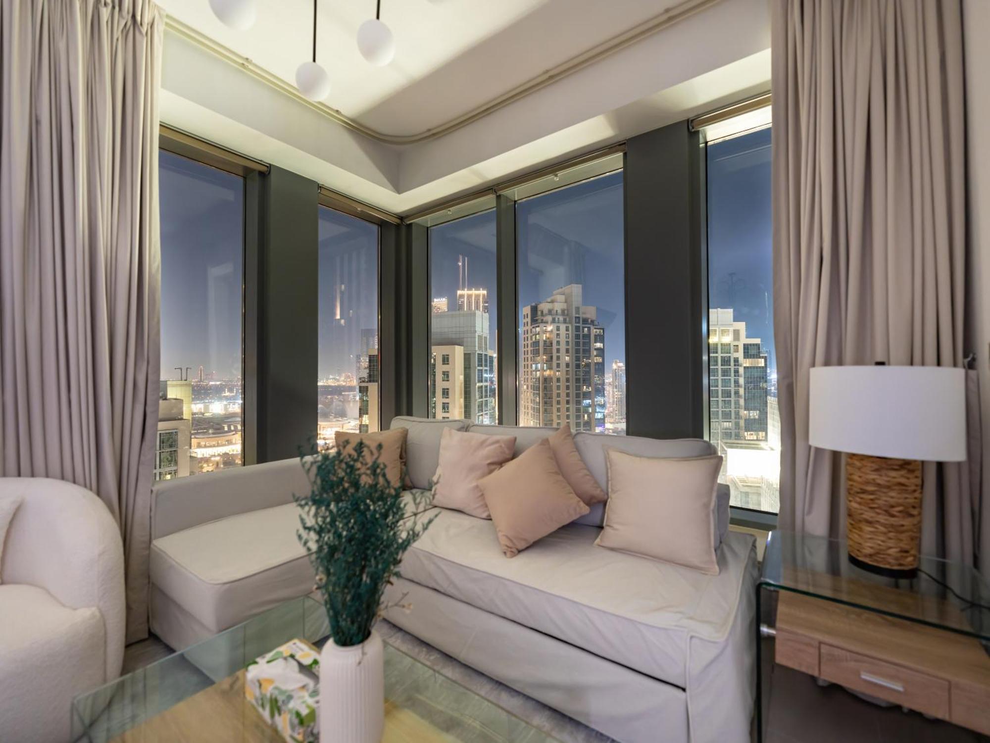 Lavish 2 Bedroom I Burj Khalifa & Fountain Views I Free Gym, Pool, Parking, Wi-fi And Ps5 I By Skyline Serenity دبي