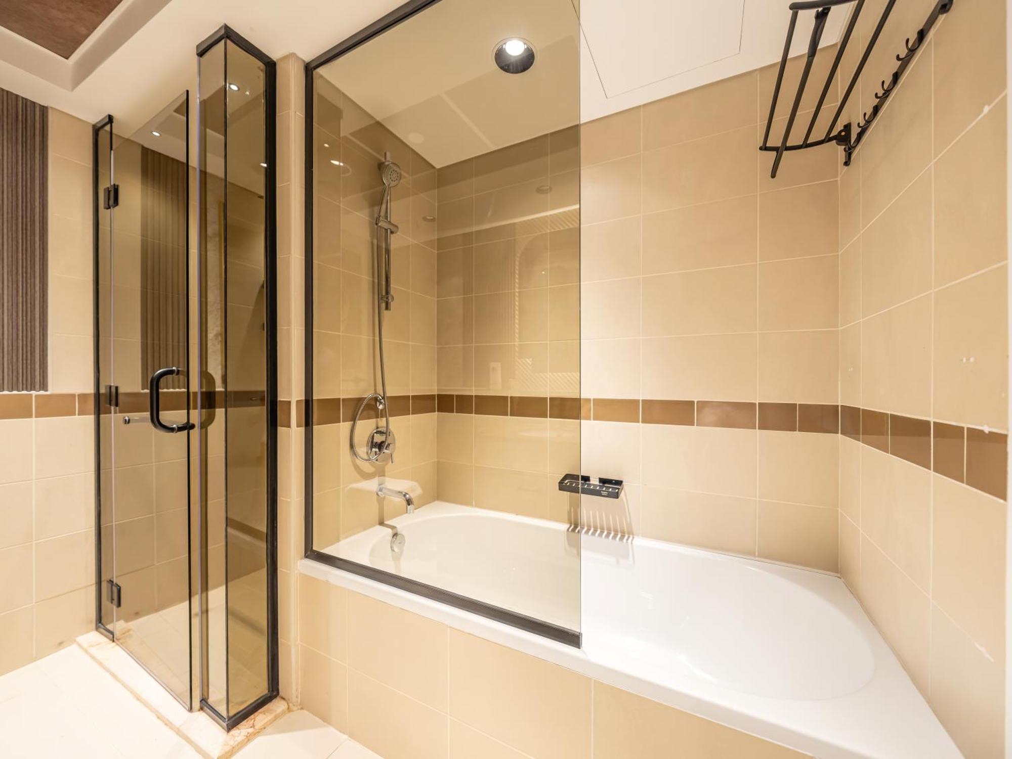 Lavish 2 Bedroom I Burj Khalifa & Fountain Views I Free Gym, Pool, Parking, Wi-fi And Ps5 I By Skyline Serenity * دبي