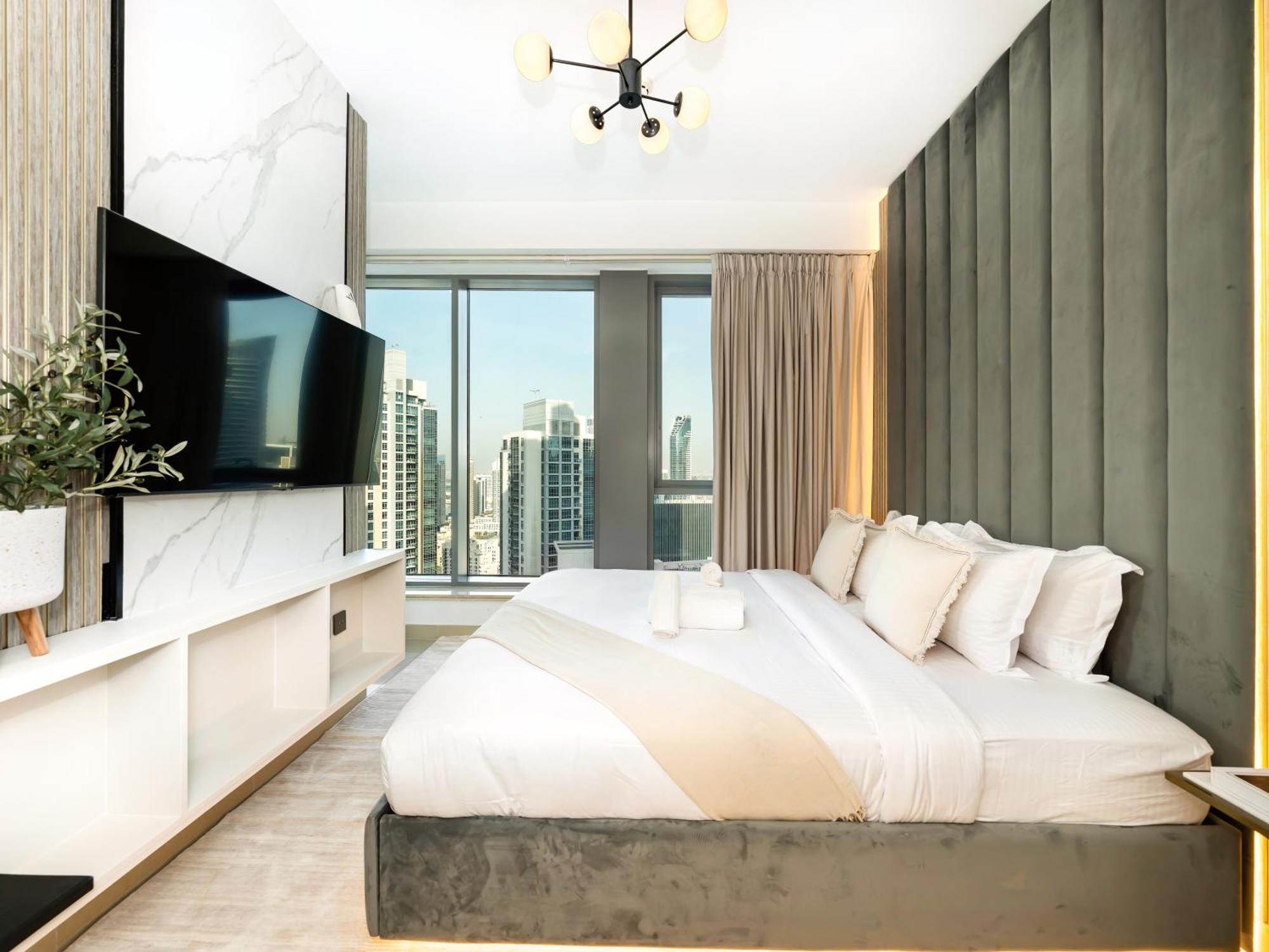 Lavish 2 Bedroom I Burj Khalifa & Fountain Views I Free Gym, Pool, Parking, Wi-fi And Ps5 I By Skyline Serenity دبي